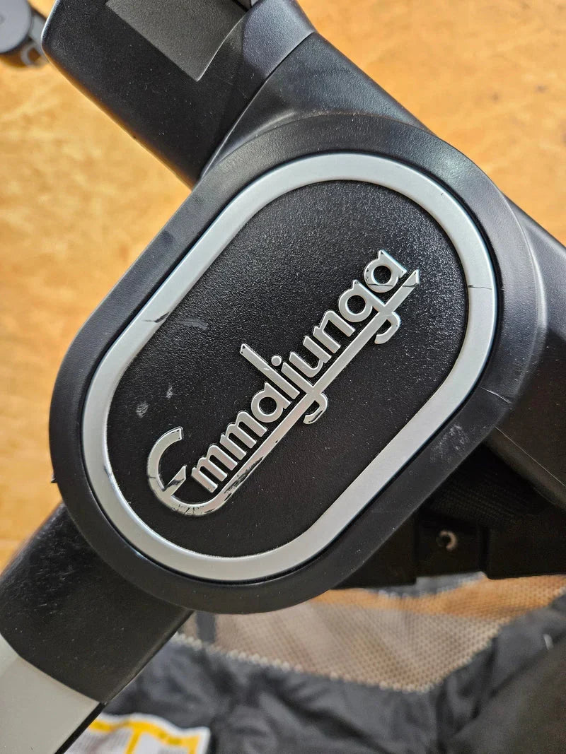 Emmaljunga - NXT90 Flat Outdoor Buggy Kinderwagen (Gestell und Sportsitz) - Schwarz in gutem Zustand