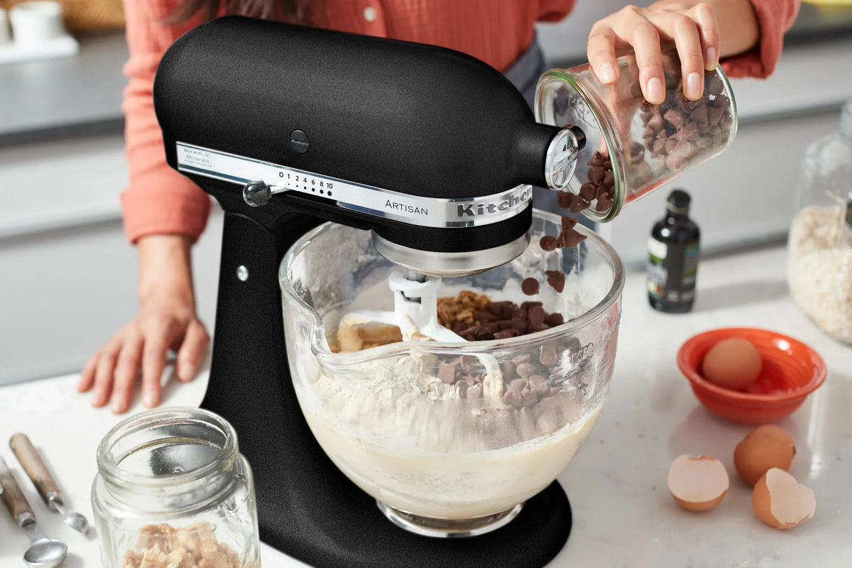 KitchenAid 4,8 L 5KSM175 Artisan Küchenmaschine Pastrylover mit Kunststofffleischwolf+Spritzgebäckvorsatz und Patisserie Buch